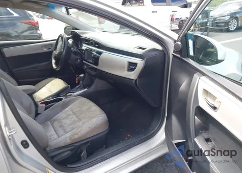 2015 Toyota Corolla Le z USA, uszkodzony, nr VIN 5YFBURHE4FP270672